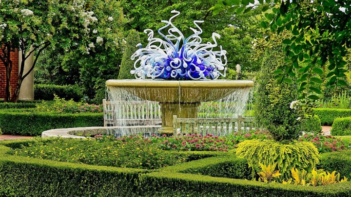 Blue glass Chihuly fountain at Atlanta Botanical Garden